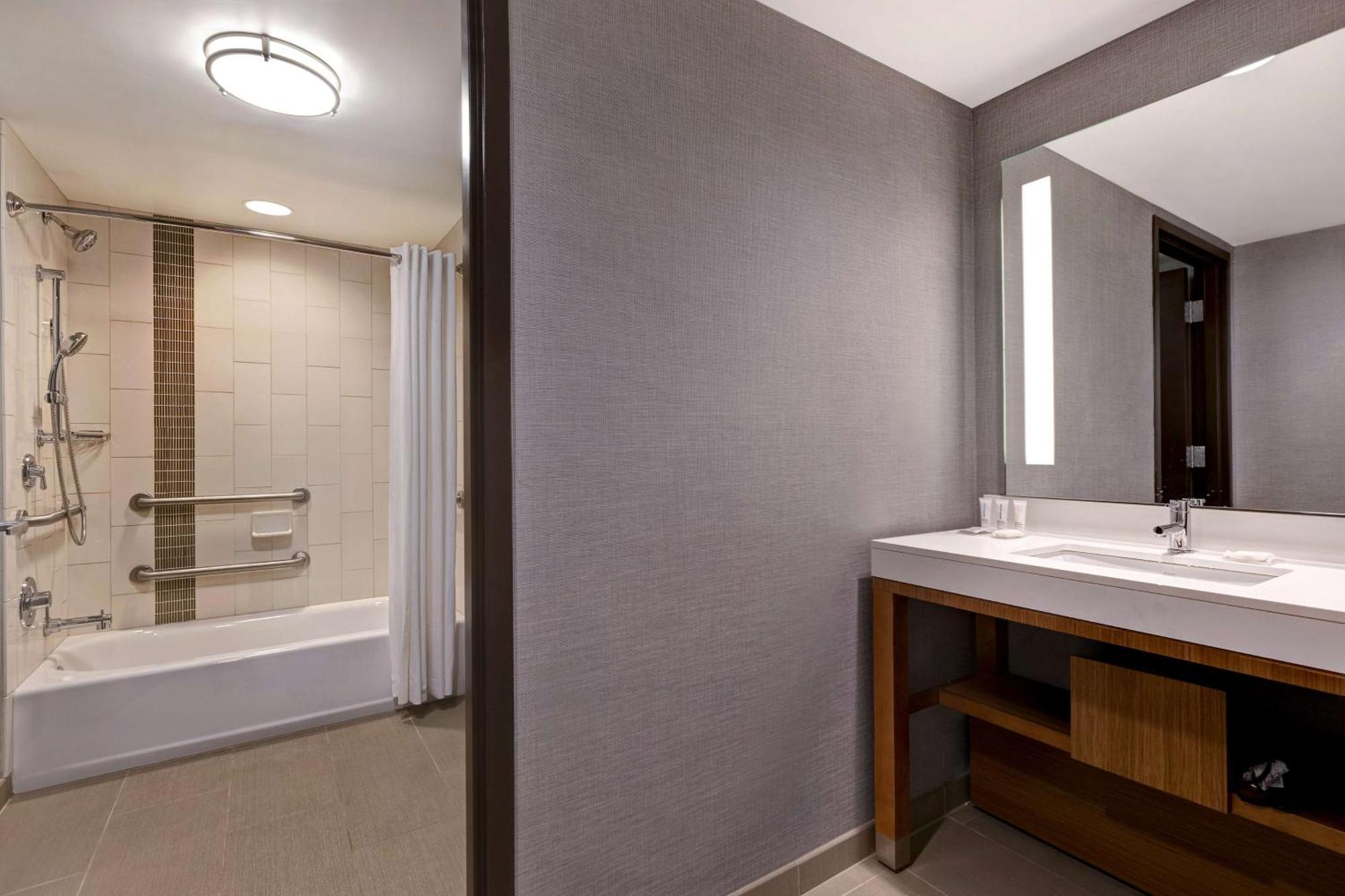 Hyatt Place Bloomington / Normal Bagian luar foto